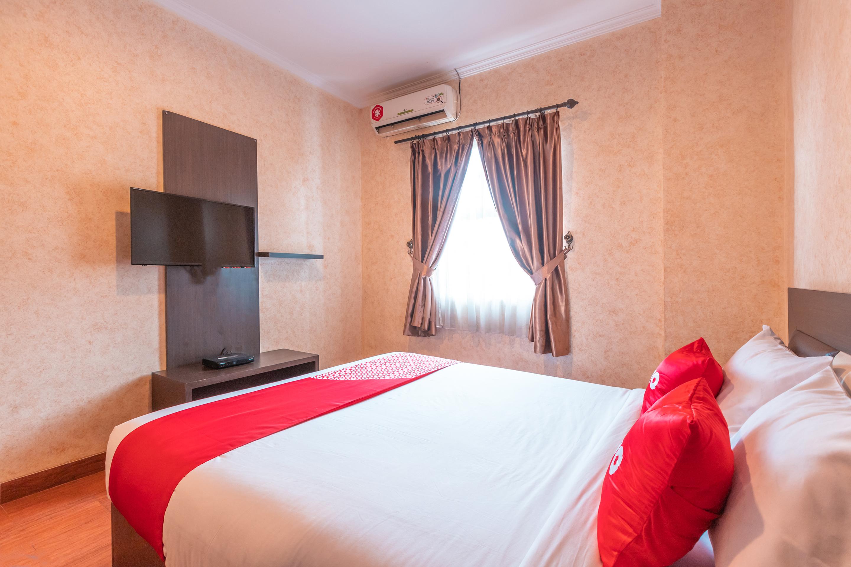 Vaccinated Staff - Oyo Flagship 2131 Hotel Binong Tangerang Dış mekan fotoğraf