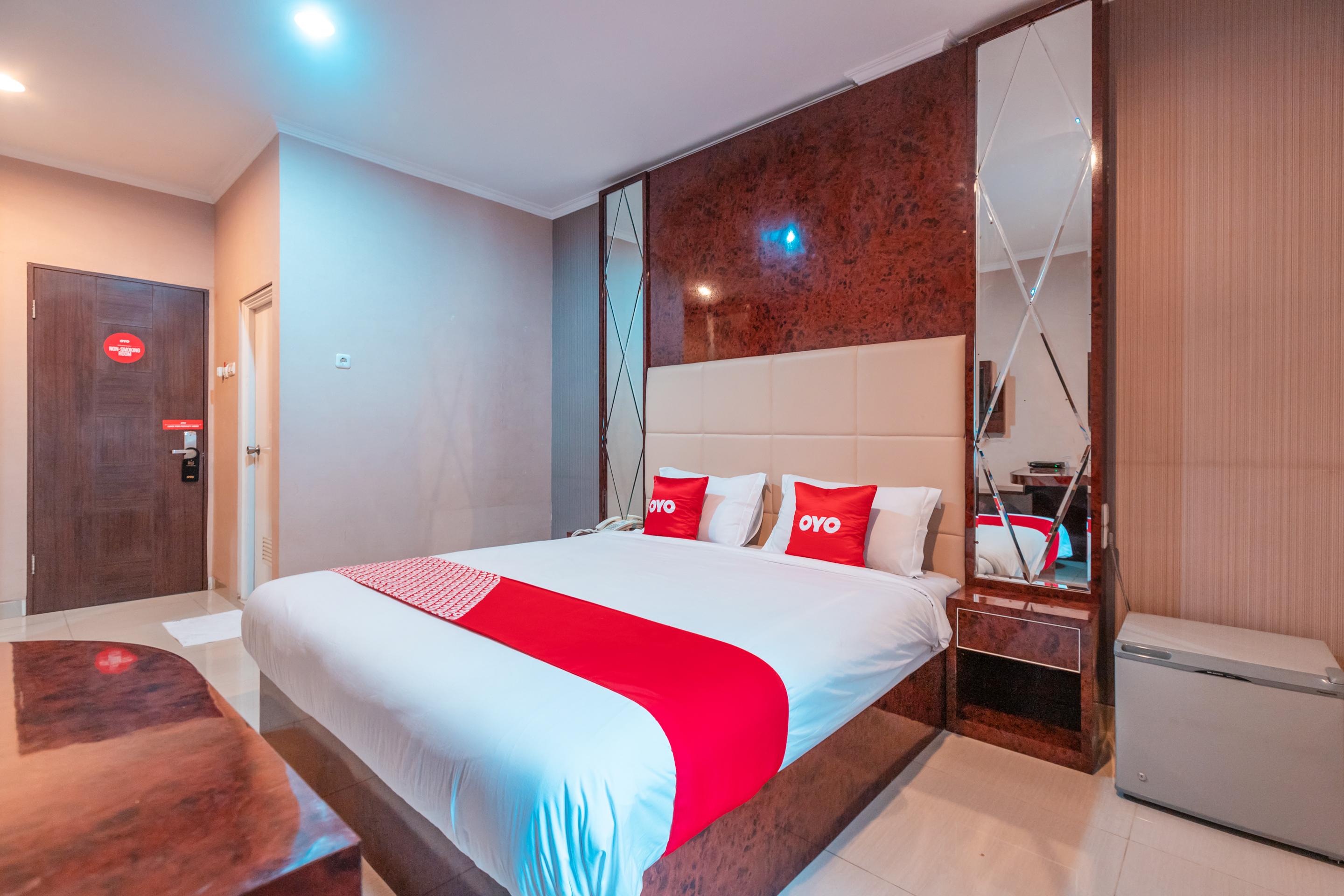 Vaccinated Staff - Oyo Flagship 2131 Hotel Binong Tangerang Dış mekan fotoğraf