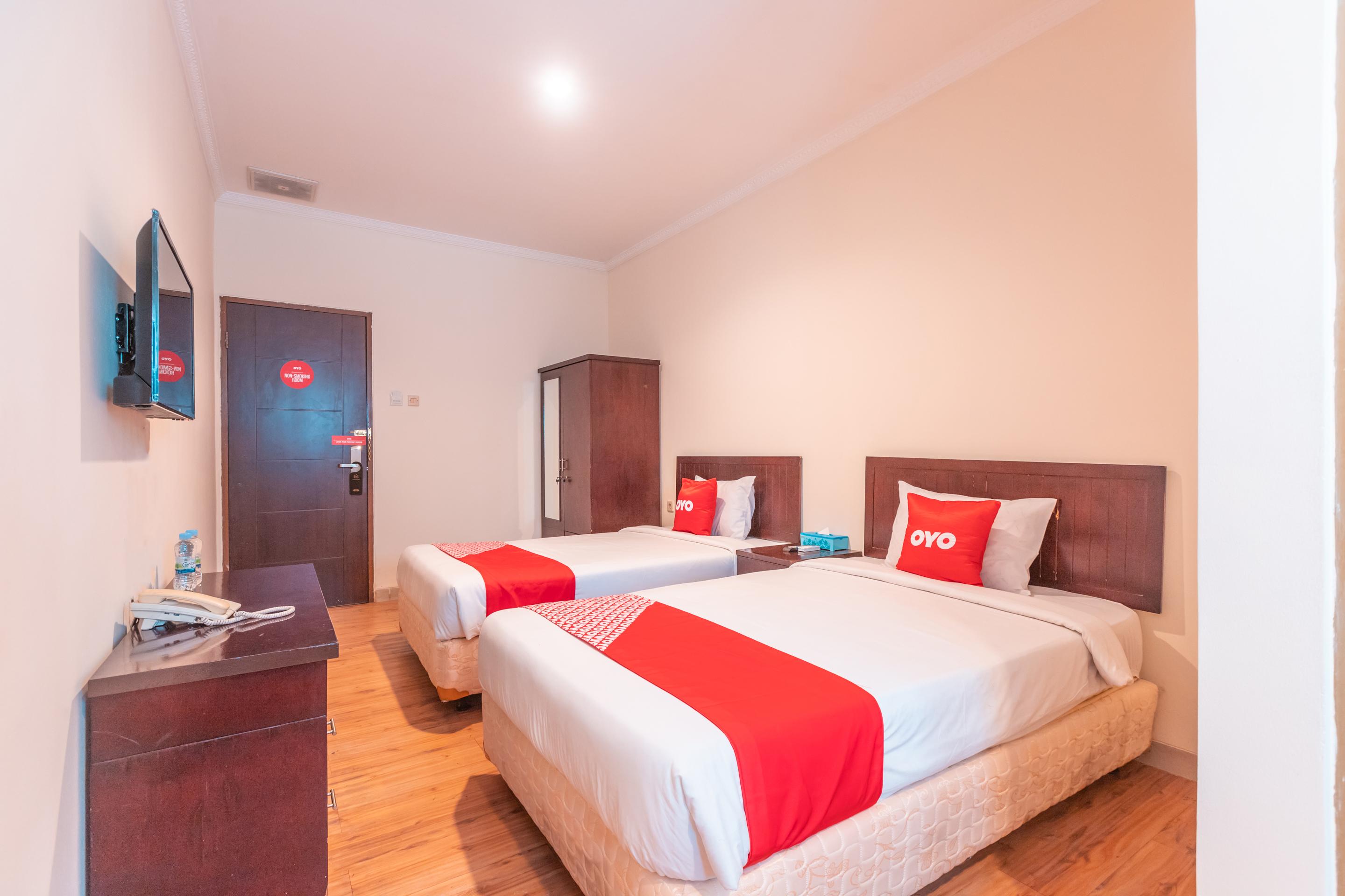 Vaccinated Staff - Oyo Flagship 2131 Hotel Binong Tangerang Dış mekan fotoğraf